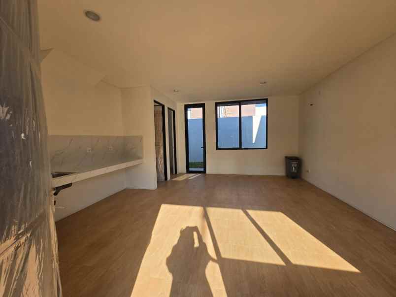 dijual rumah park serpong
