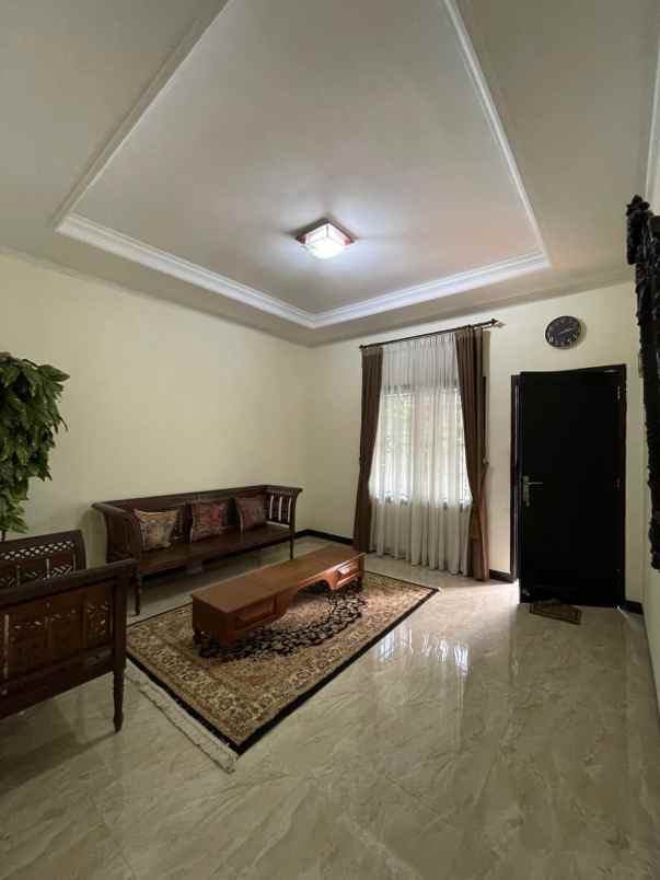 dijual rumah pasar rebo