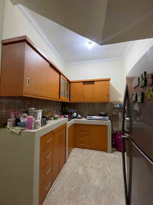 dijual rumah pasar rebo