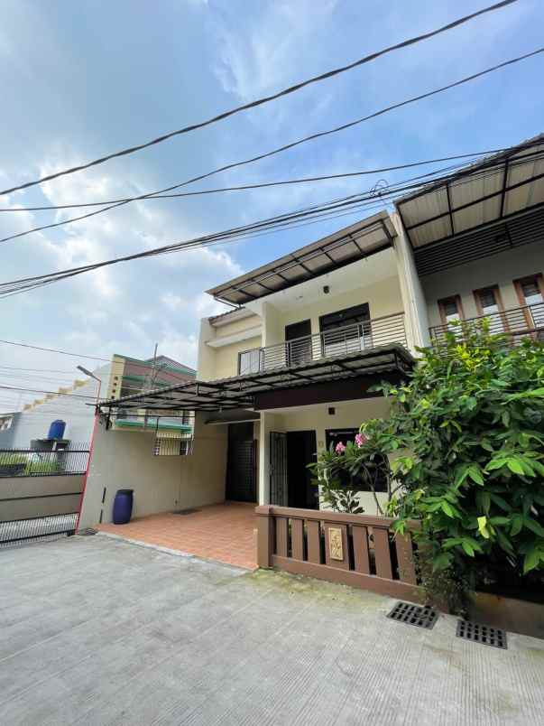 dijual rumah pasar rebo