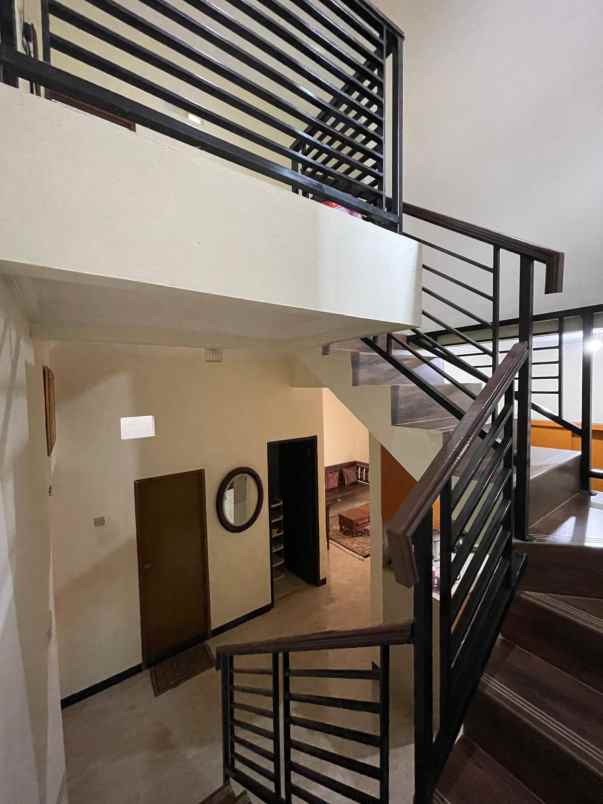 dijual rumah pasar rebo