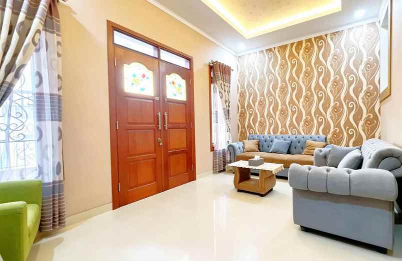 dijual rumah pasar rebo