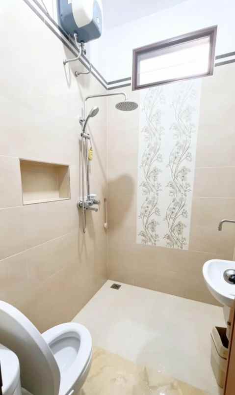 dijual rumah pasar rebo