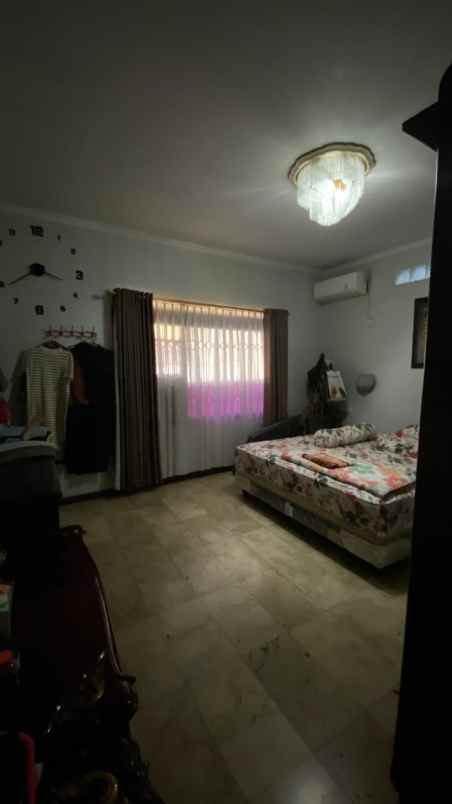 dijual rumah patal senayan
