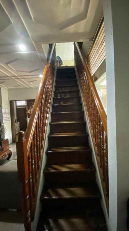 dijual rumah patal senayan