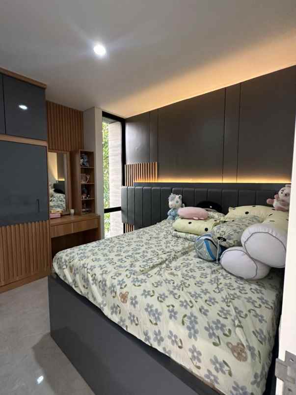 dijual rumah pelican hill citraland