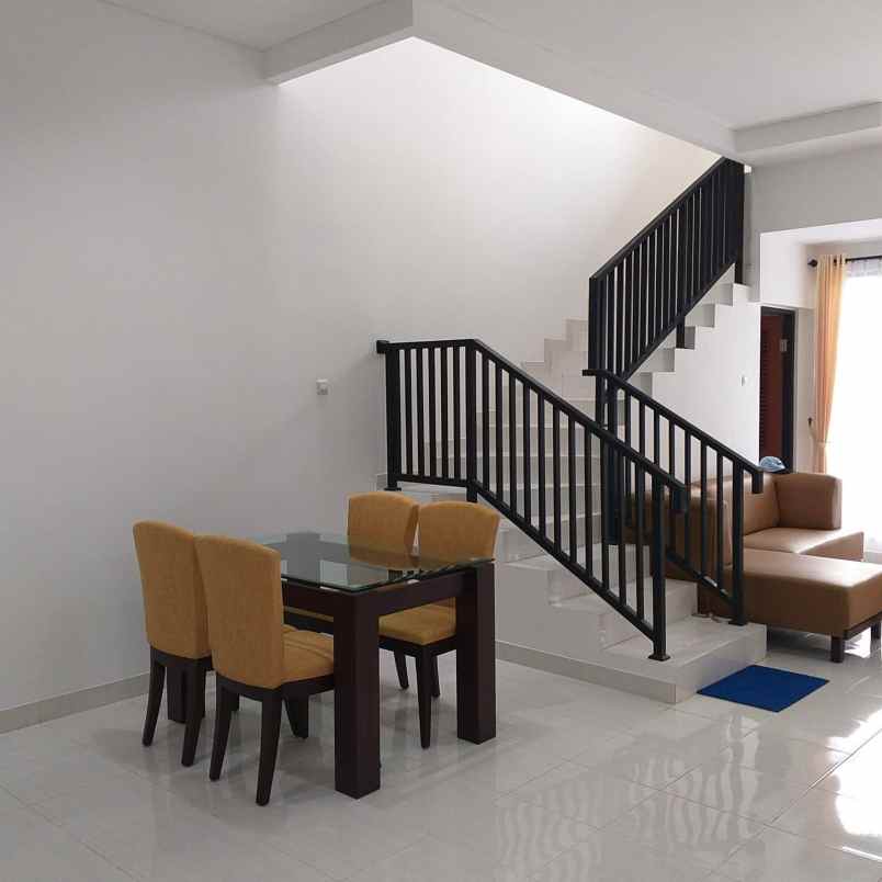 dijual rumah permata safira