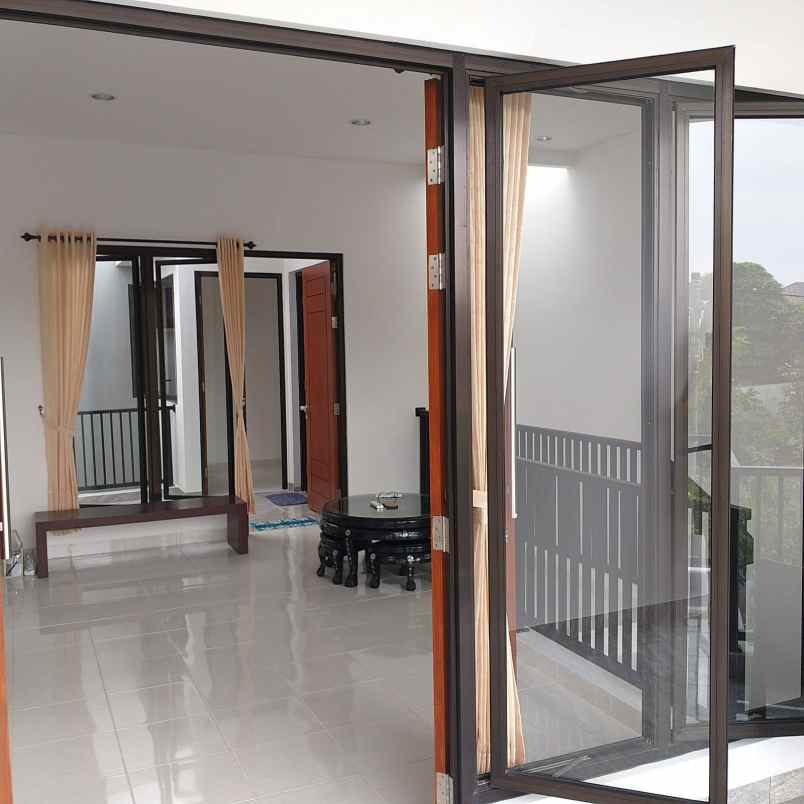 dijual rumah permata safira