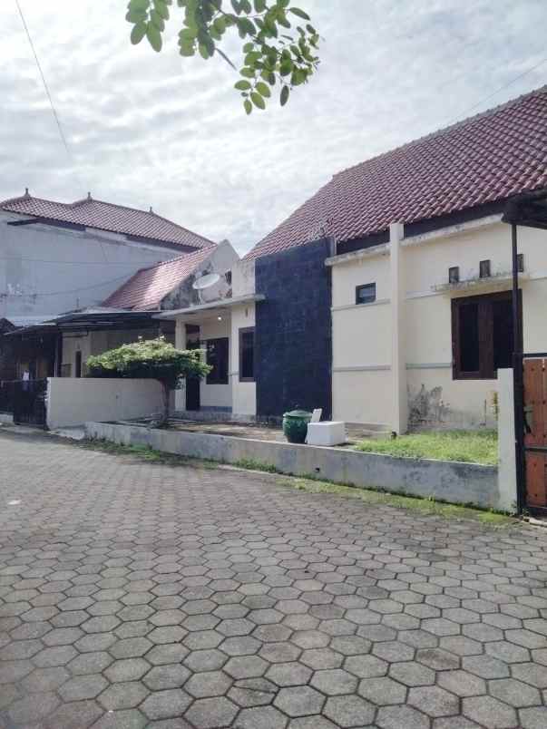 dijual rumah perum citra graha drono