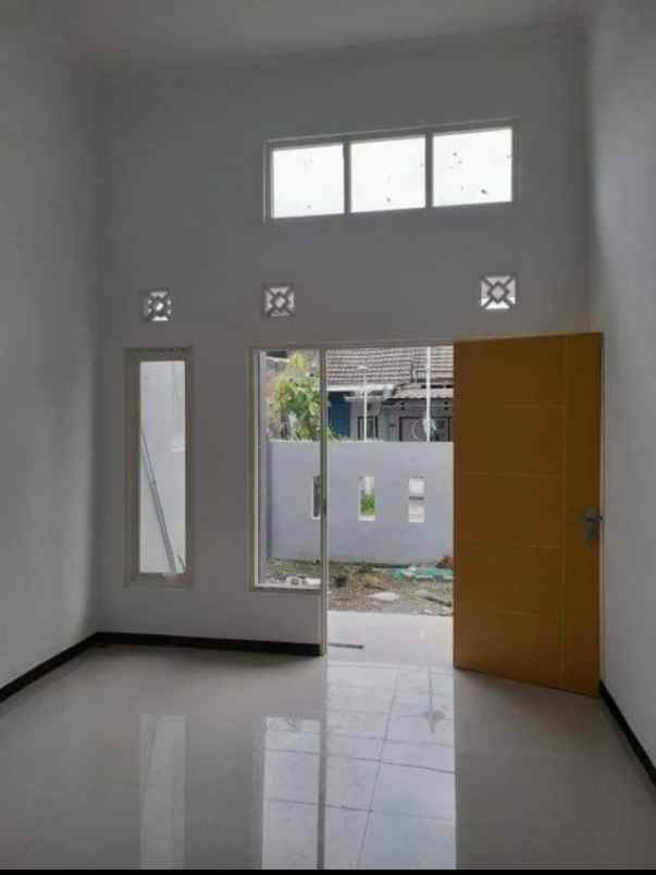 dijual rumah perum citra surya mas