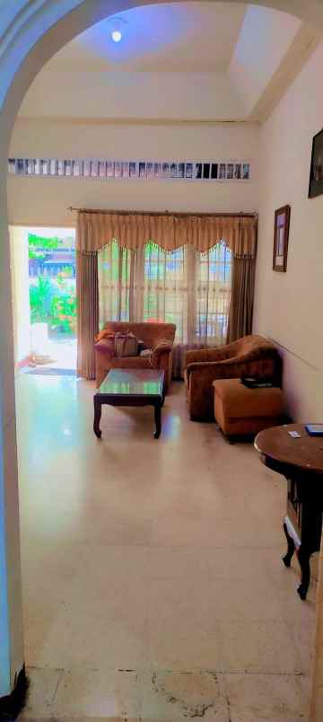 dijual rumah perum kutisari indah