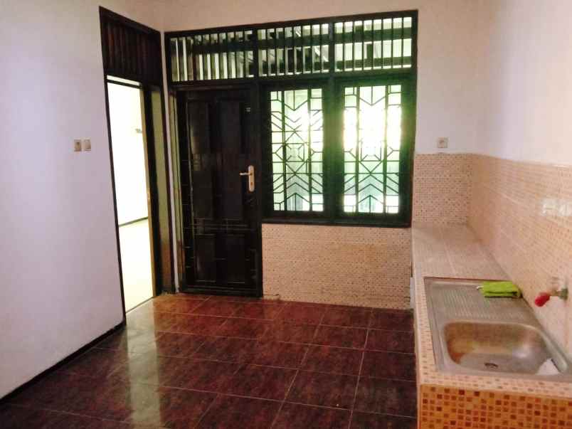 dijual rumah perum villa aster srondol