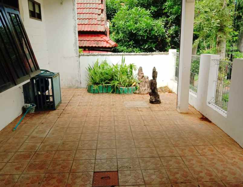 dijual rumah perum villa aster srondol