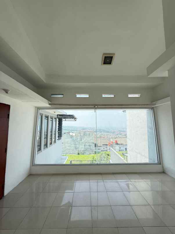 dijual rumah perumahan buana hilltop