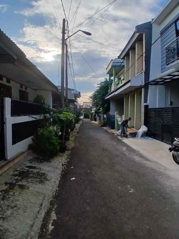dijual rumah perumnas beji