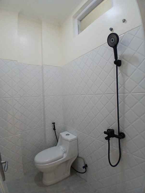 dijual rumah perumnas beji