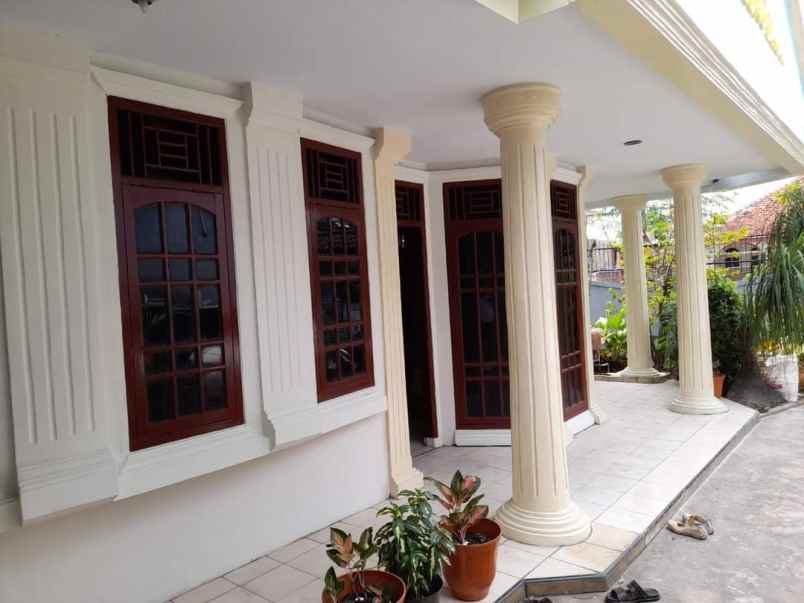 dijual rumah petukangan selatan