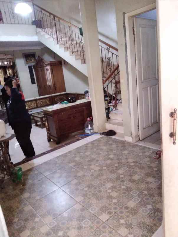 dijual rumah pisangan