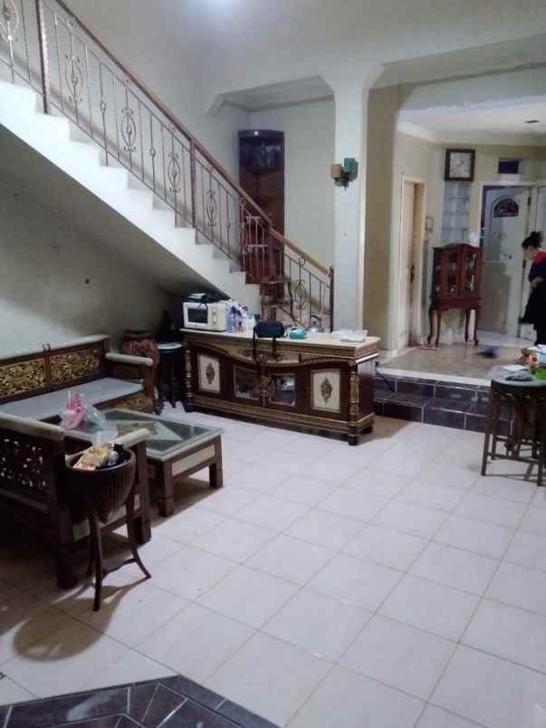 dijual rumah pisangan