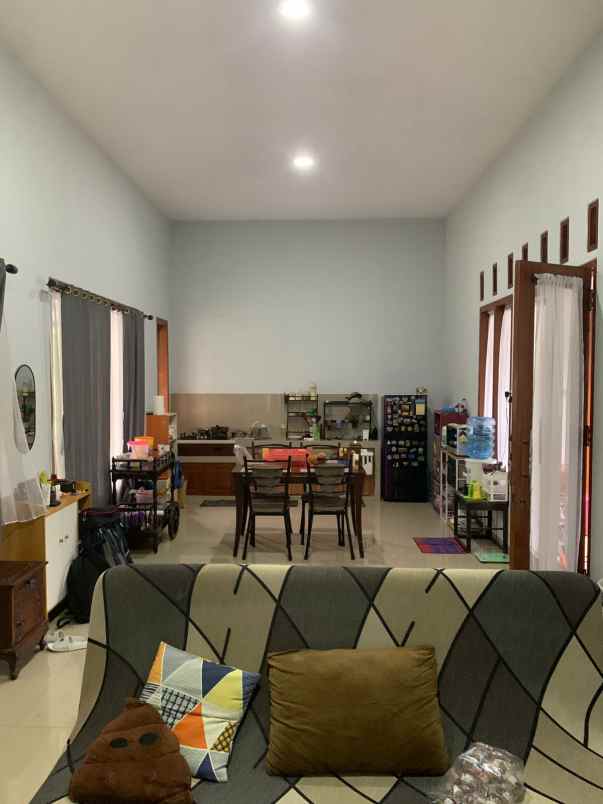dijual rumah plus perabot lokasi raya dau malang
