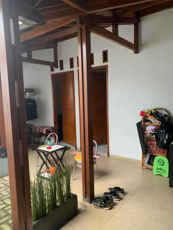 dijual rumah plus perabot lokasi raya dau malang