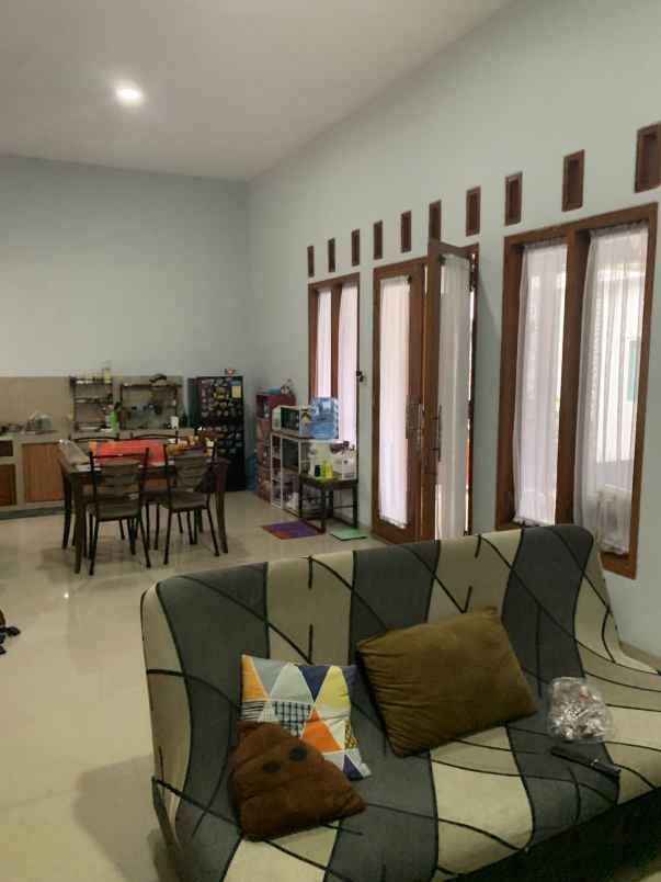 dijual rumah plus perabot lokasi raya dau malang