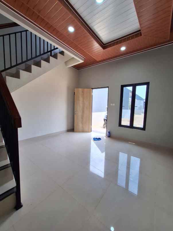 dijual rumah pondok aren