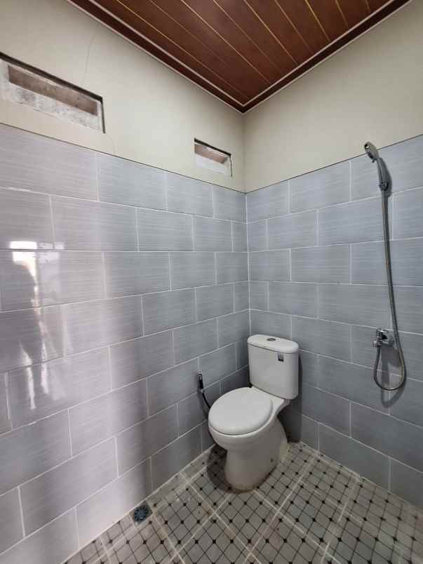 dijual rumah pondok aren