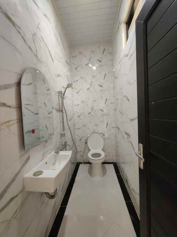 dijual rumah pondok kelapa