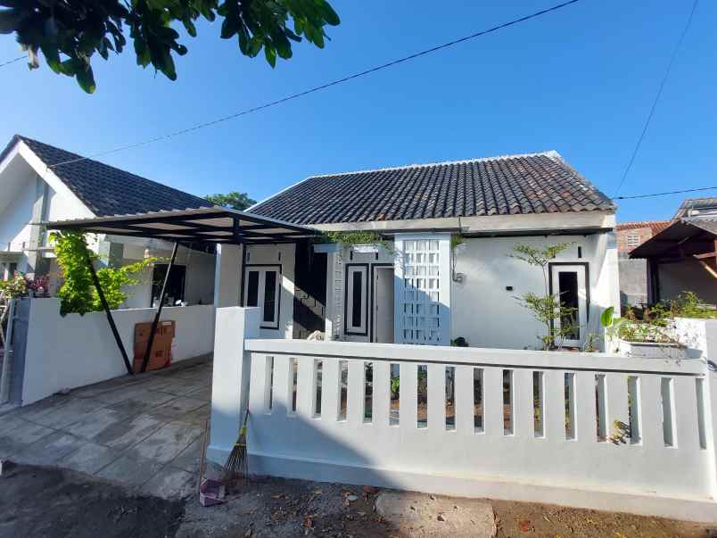 dijual rumah purwomartani