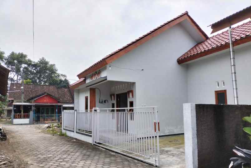 dijual rumah purwomartani