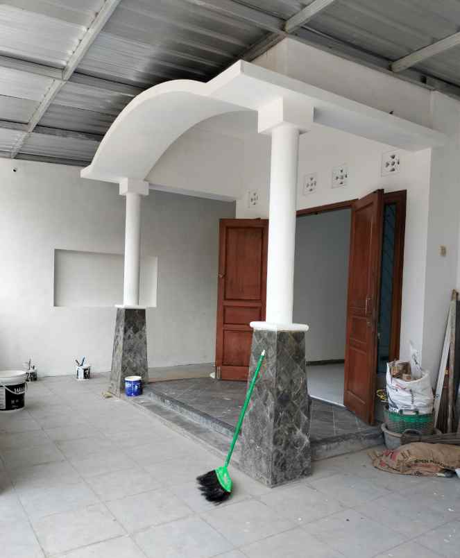 dijual rumah purwomartani