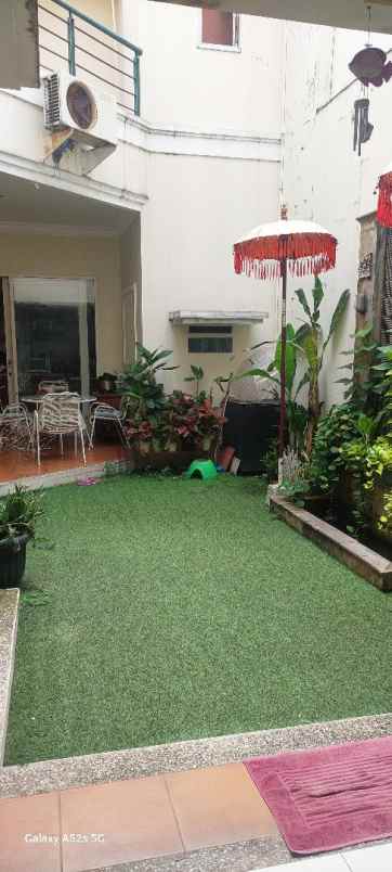 dijual rumah raffles hills cibubur