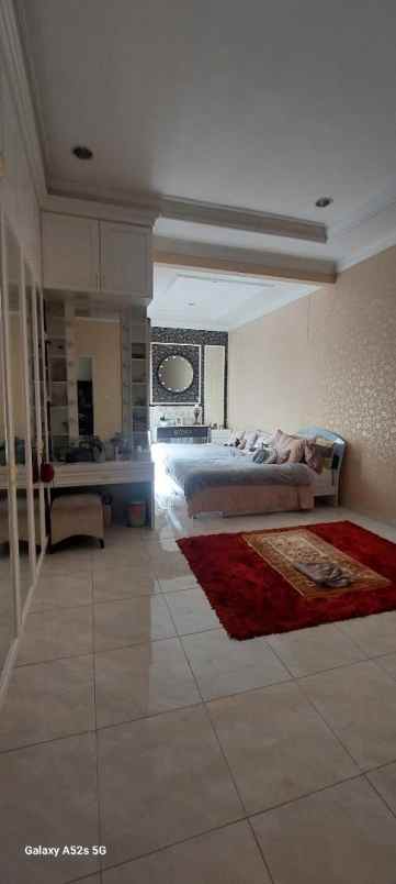 dijual rumah raffles hills cibubur