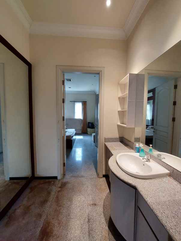 dijual rumah regency 21