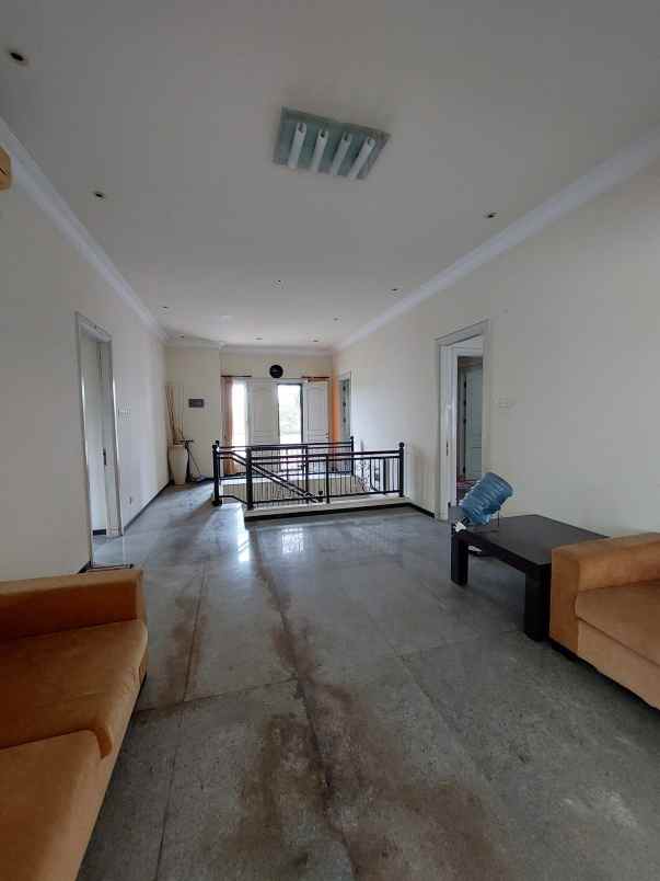 dijual rumah regency 21