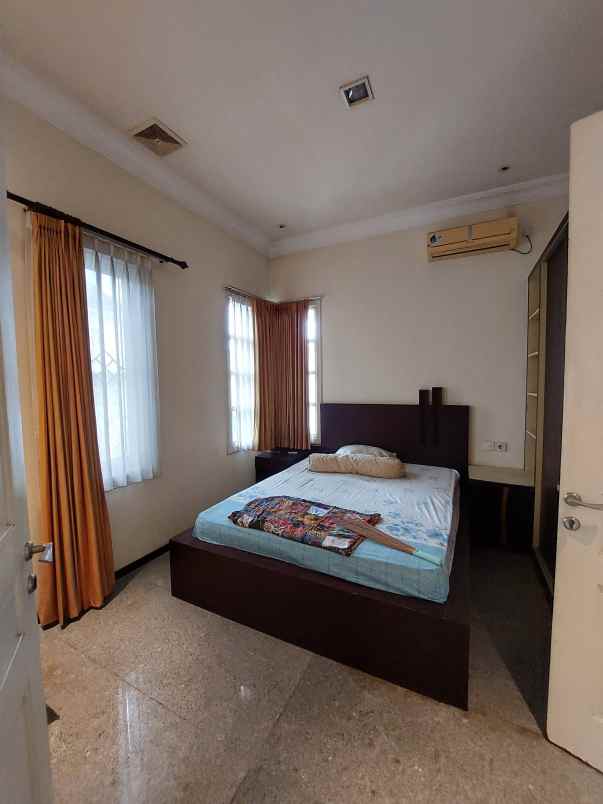 dijual rumah regency 21