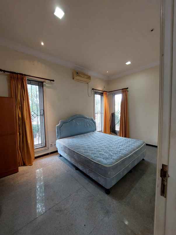 dijual rumah regency 21