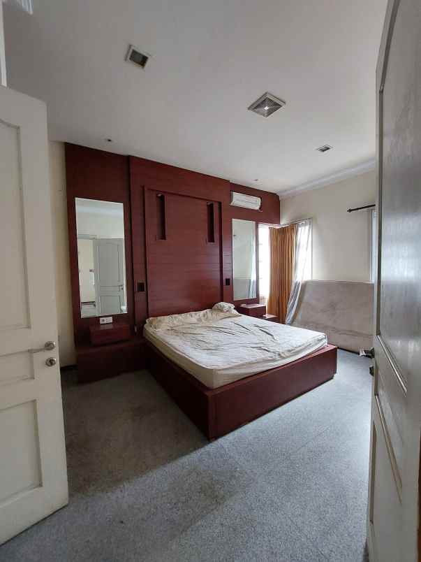 dijual rumah regency 21