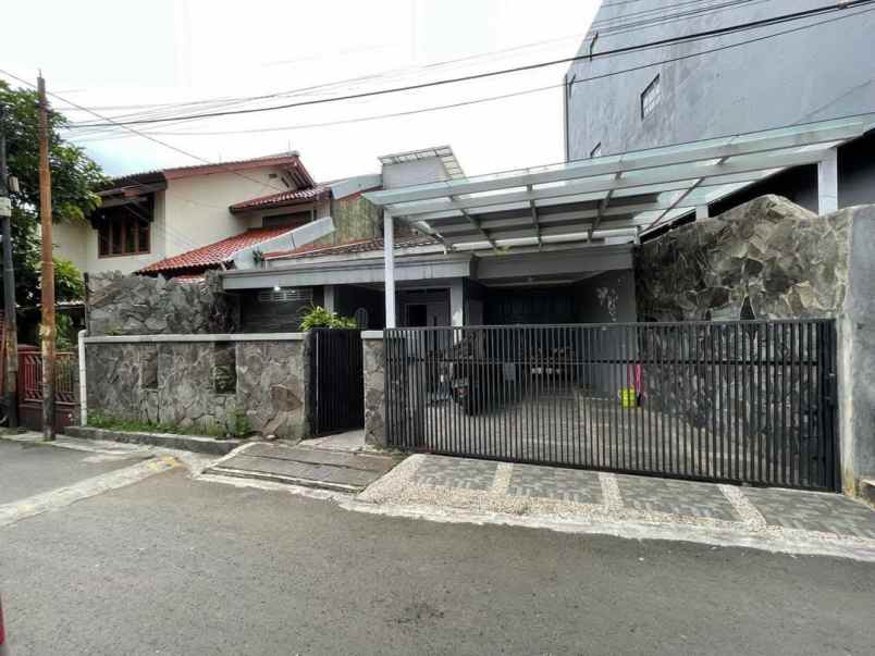 dijual rumah regol sayap kembar bkr