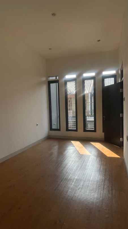 dijual rumah rengas ciputat timur