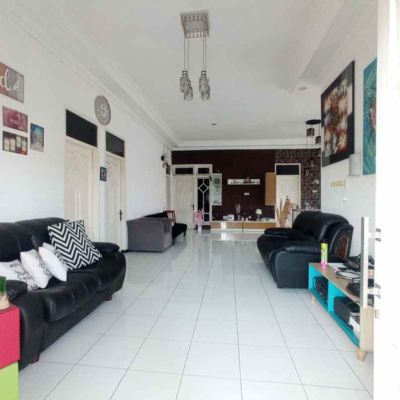 dijual rumah rungkut barata