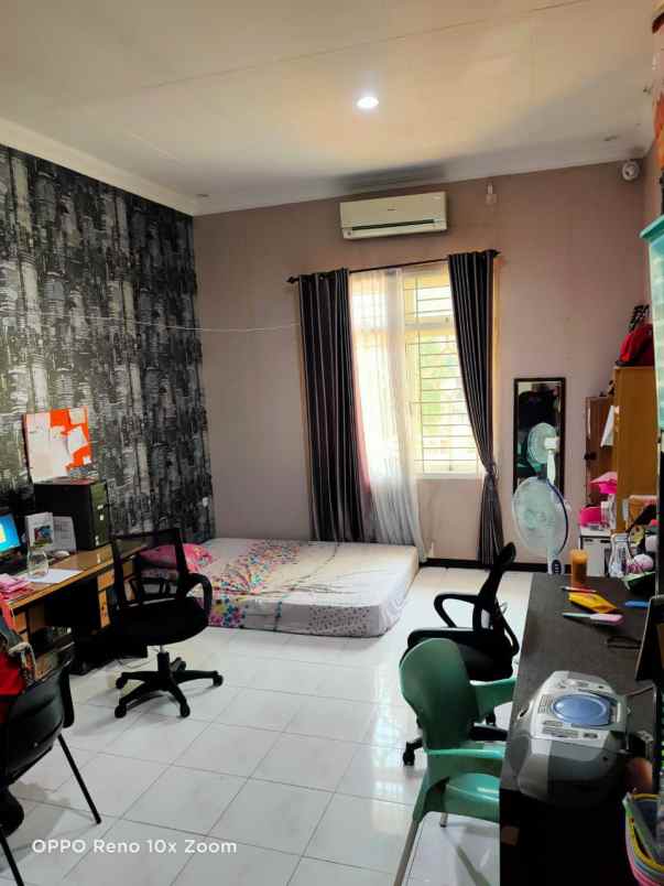 dijual rumah rungkut barata