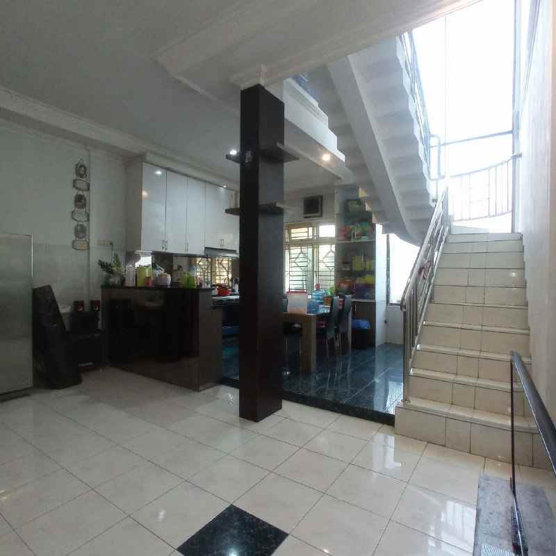 dijual rumah rungkut barata