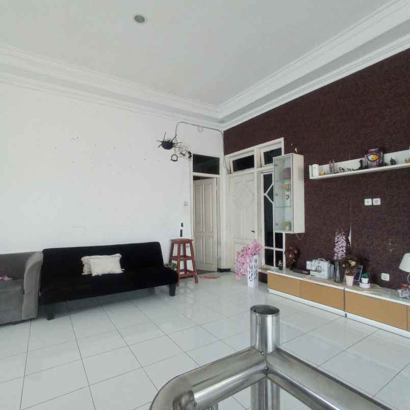 dijual rumah rungkut barata