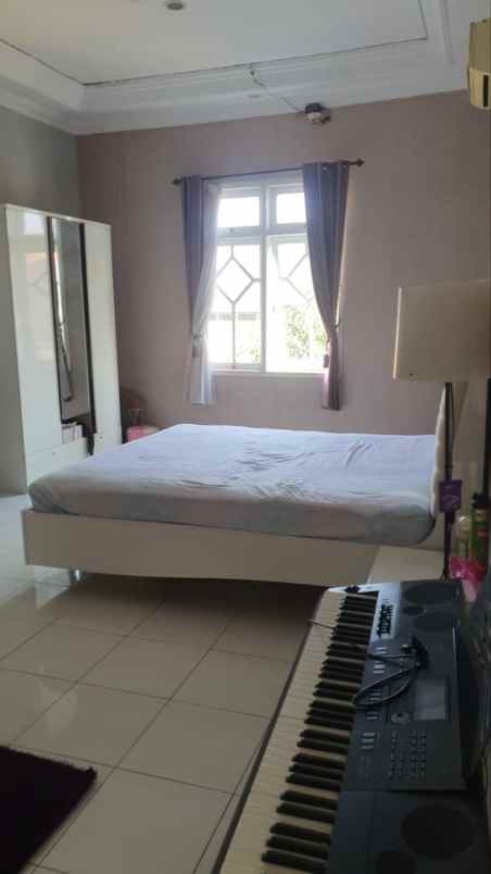 dijual rumah rungkut barata