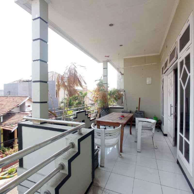 dijual rumah rungkut barata