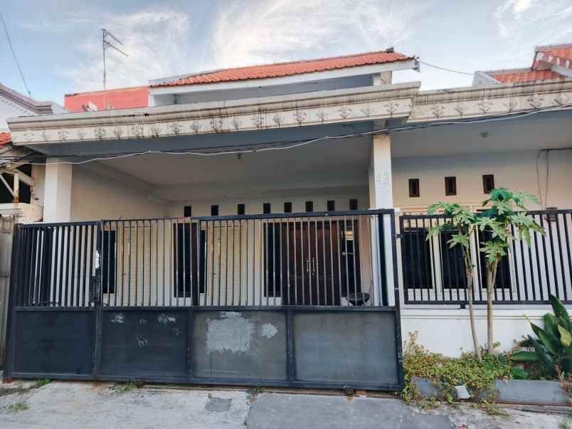 dijual rumah rungkut barata
