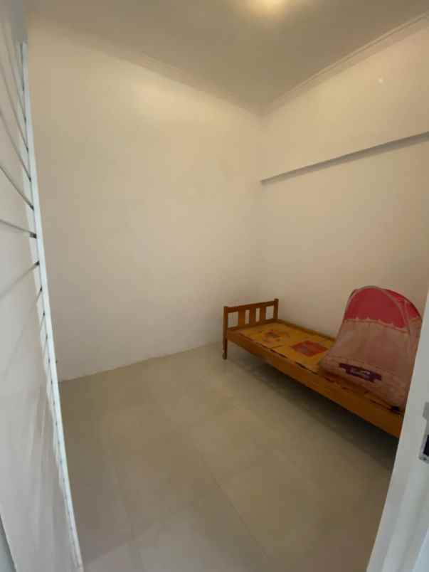 dijual rumah rungkut barata