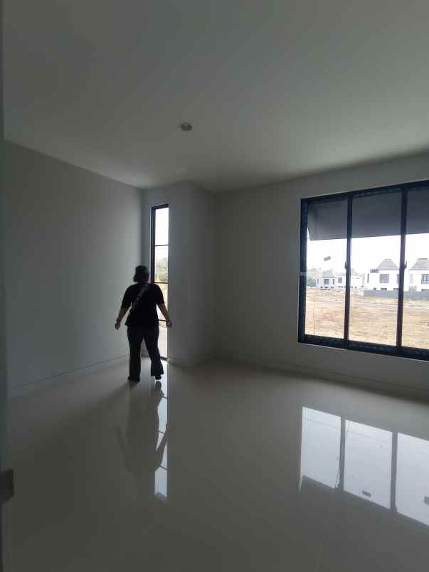 dijual rumah sambiroto raya